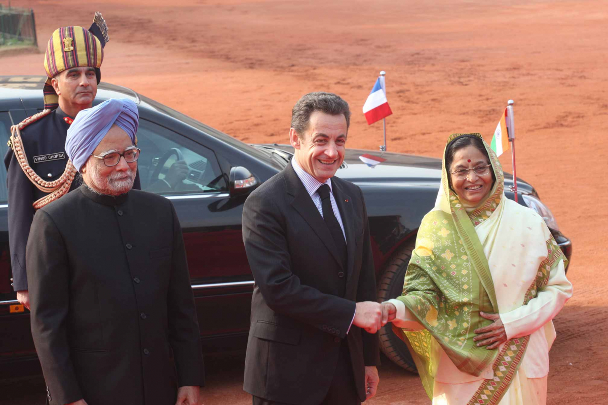 Welcoming President of France Smt. Pratibha Patil in France